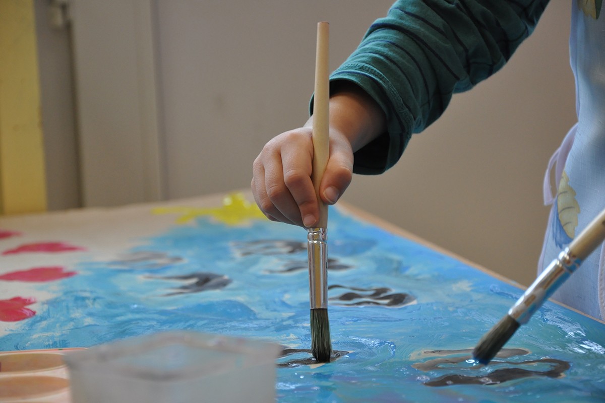 hand-play-floor-glass-brush-paint-973558-pxhere